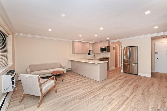 80 Lincoln Avenue A6, Rockville Centre, NY 11750