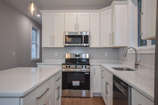 20 Auburn Street, Dover, NH 03820