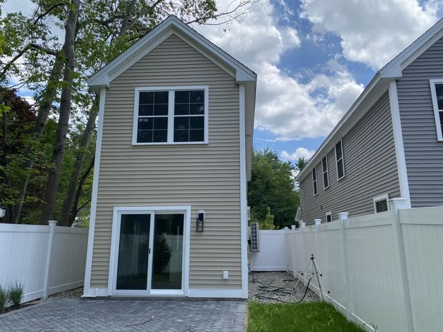 20 Auburn Street, Dover, NH 03820