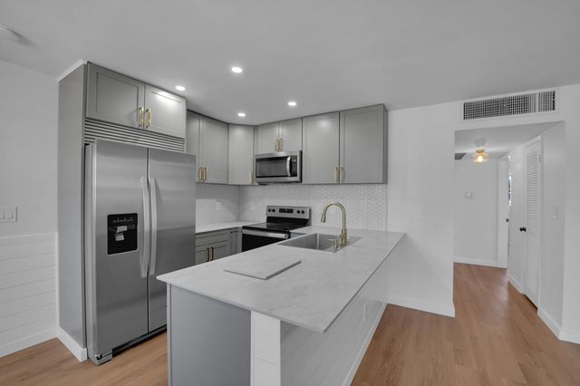 5203 NE 24th Terrace B207, Fort Lauderdale, FL 33308