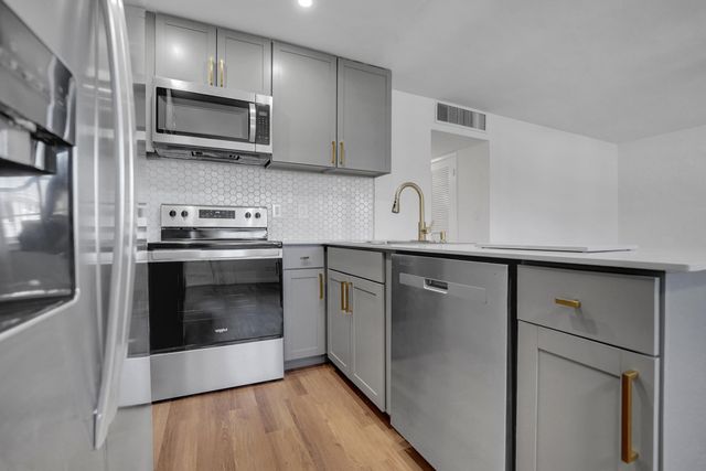 5203 NE 24th Terrace B207, Fort Lauderdale, FL 33308