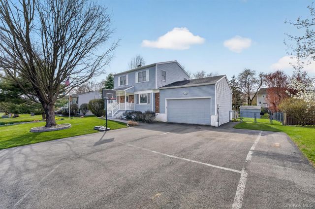 16 Carlisle Way, Washingtonville, NY 10992