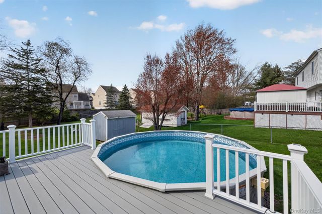 16 Carlisle Way, Washingtonville, NY 10992