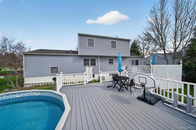16 Carlisle Way, Washingtonville, NY 10992
