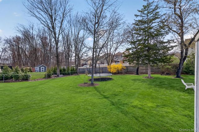 16 Carlisle Way, Washingtonville, NY 10992