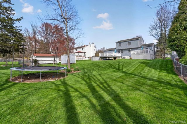 16 Carlisle Way, Washingtonville, NY 10992