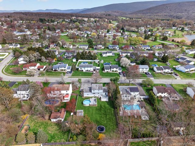 16 Carlisle Way, Washingtonville, NY 10992
