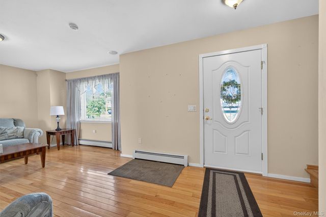16 Carlisle Way, Washingtonville, NY 10992