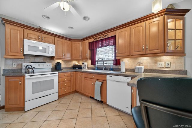 16 Carlisle Way, Washingtonville, NY 10992