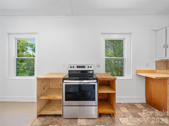 9 Ivy Street, Burnsville, NC 28714