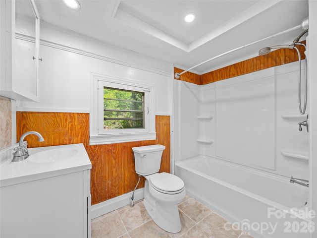 9 Ivy Street, Burnsville, NC 28714