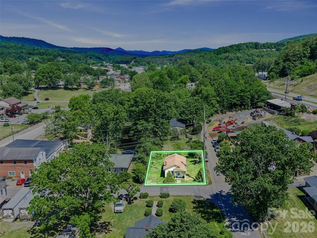 9 Ivy Street, Burnsville, NC 28714