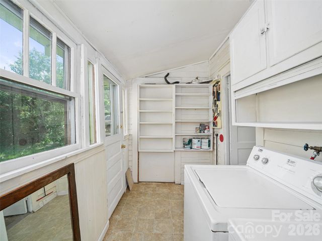 9 Ivy Street, Burnsville, NC 28714