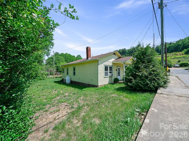 9 Ivy Street, Burnsville, NC 28714