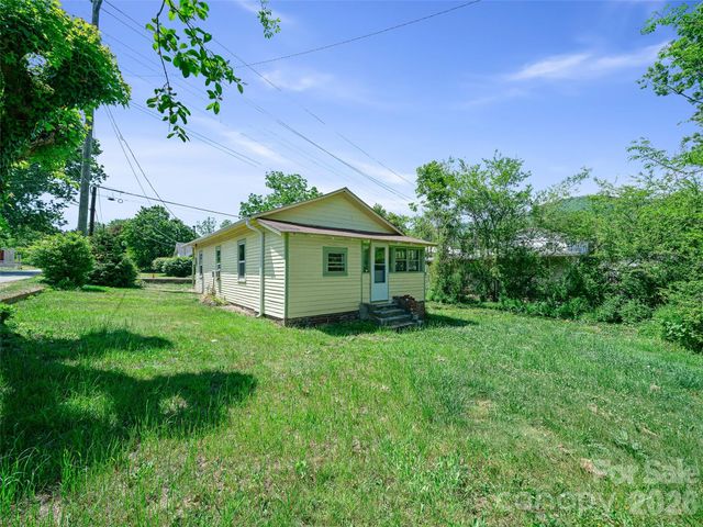 9 Ivy Street, Burnsville, NC 28714