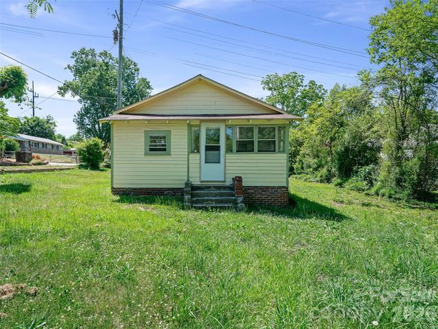 9 Ivy Street, Burnsville, NC 28714