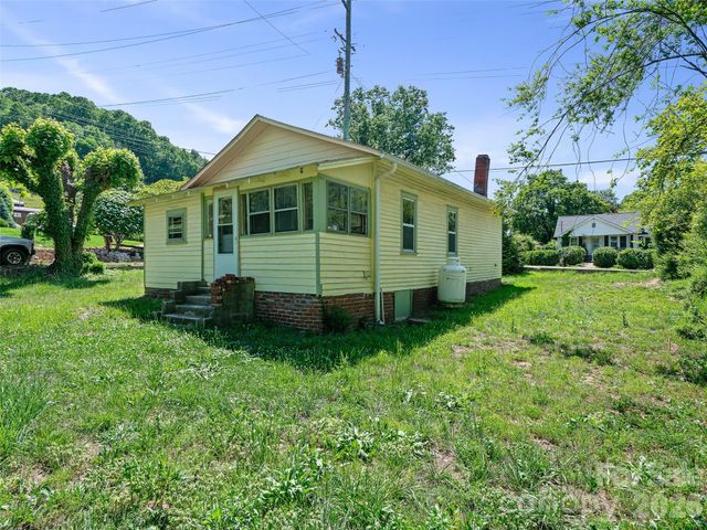 9 Ivy Street, Burnsville, NC 28714