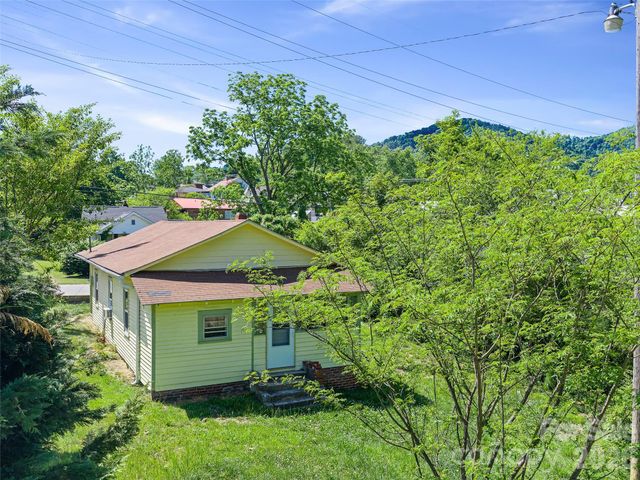9 Ivy Street, Burnsville, NC 28714
