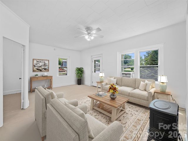 9 Ivy Street, Burnsville, NC 28714
