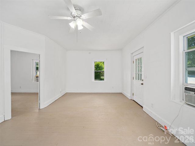 9 Ivy Street, Burnsville, NC 28714