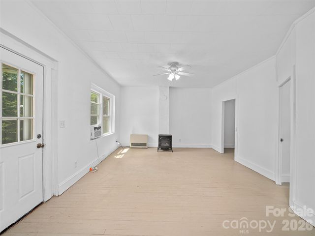 9 Ivy Street, Burnsville, NC 28714