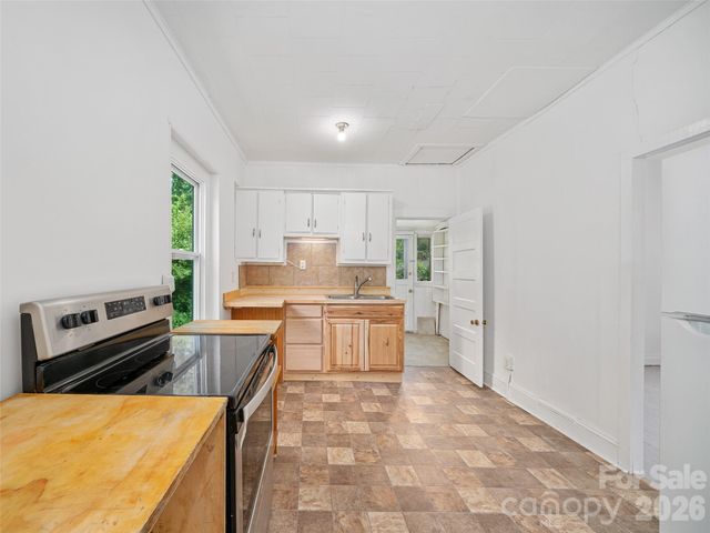 9 Ivy Street, Burnsville, NC 28714