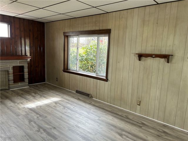 2502 7th St, New Kensington, PA 15068