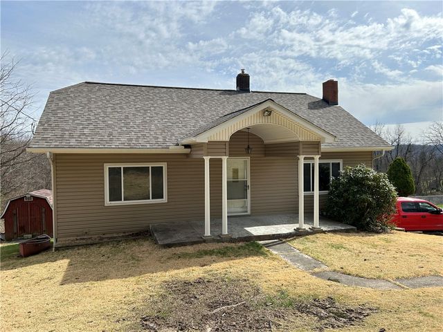 2502 7th St, New Kensington, PA 15068