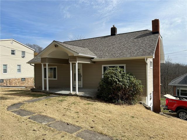 2502 7th St, New Kensington, PA 15068