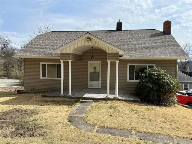 2502 7th St, New Kensington, PA 15068