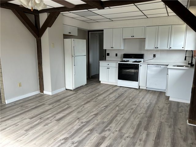 2502 7th St, New Kensington, PA 15068