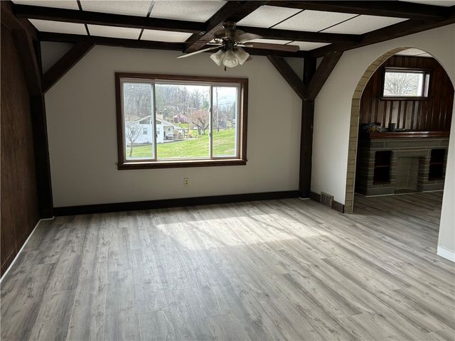 2502 7th St, New Kensington, PA 15068