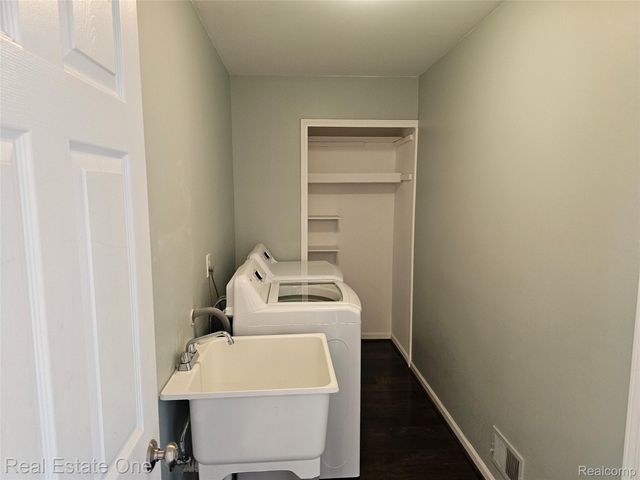 2070 Winchester Road, Rochester Hills, MI 48307