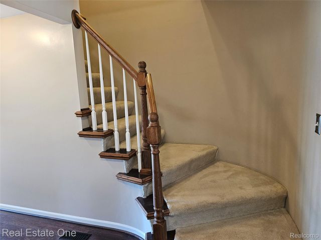 2070 Winchester Road, Rochester Hills, MI 48307