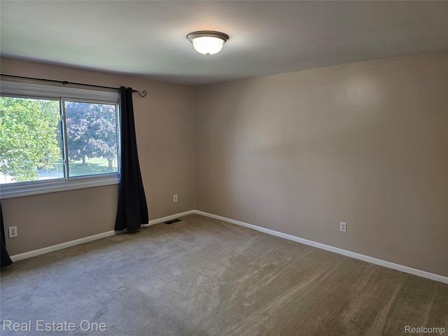 2070 Winchester Road, Rochester Hills, MI 48307