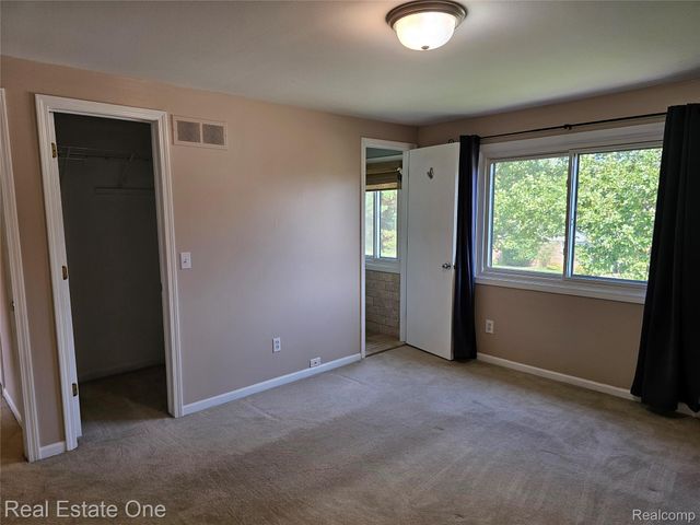 2070 Winchester Road, Rochester Hills, MI 48307