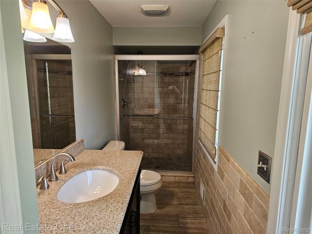 2070 Winchester Road, Rochester Hills, MI 48307