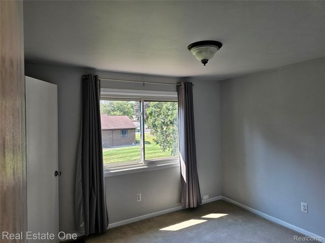2070 Winchester Road, Rochester Hills, MI 48307
