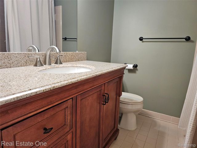 2070 Winchester Road, Rochester Hills, MI 48307