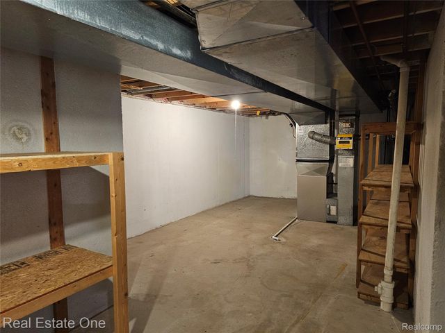 2070 Winchester Road, Rochester Hills, MI 48307