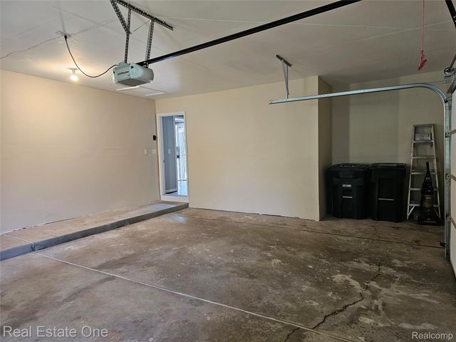 2070 Winchester Road, Rochester Hills, MI 48307