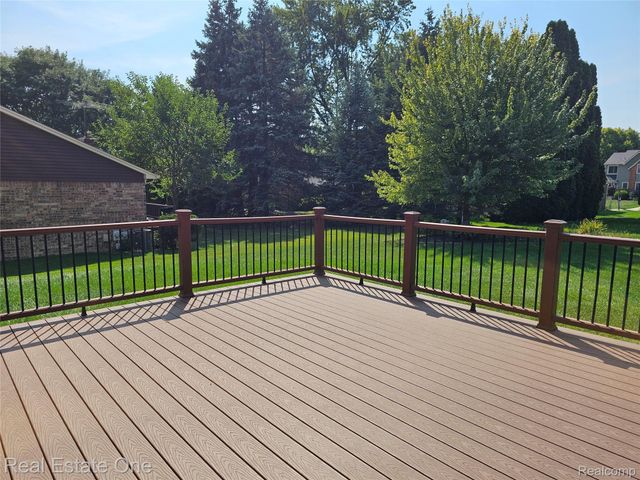 2070 Winchester Road, Rochester Hills, MI 48307