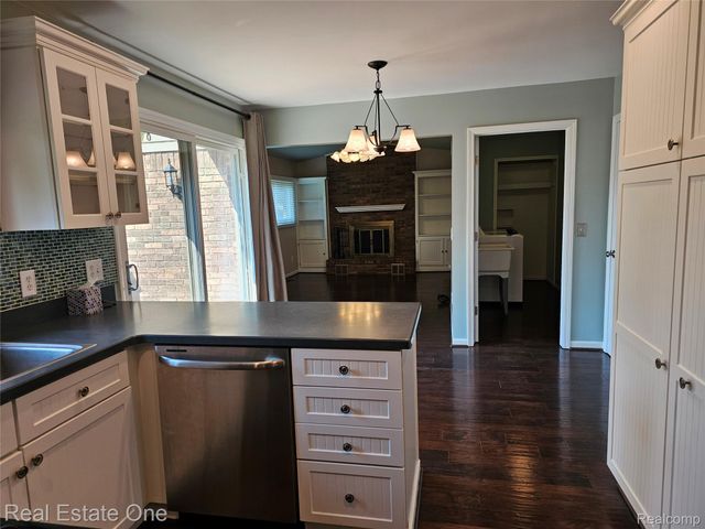 2070 Winchester Road, Rochester Hills, MI 48307
