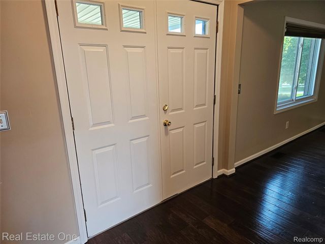 2070 Winchester Road, Rochester Hills, MI 48307