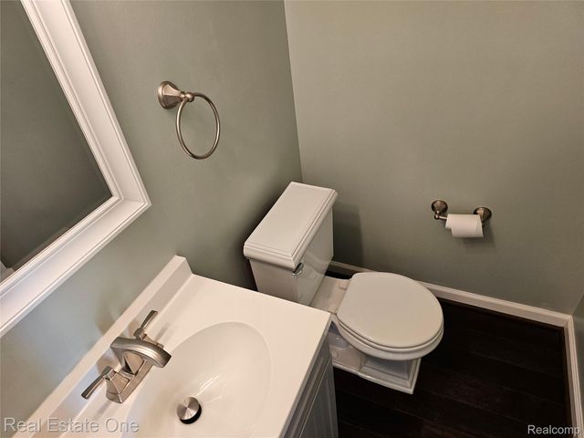 2070 Winchester Road, Rochester Hills, MI 48307