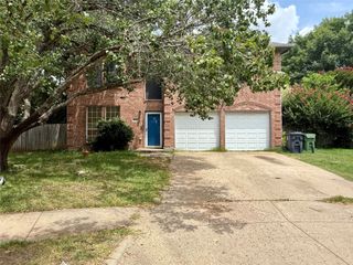 2419 Green Willow Court, Arlington, TX 76001