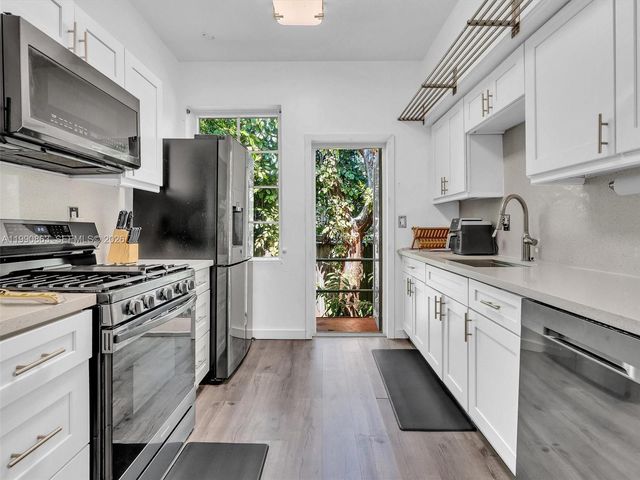 910 Lenox Ave 2, Miami Beach, FL 33139