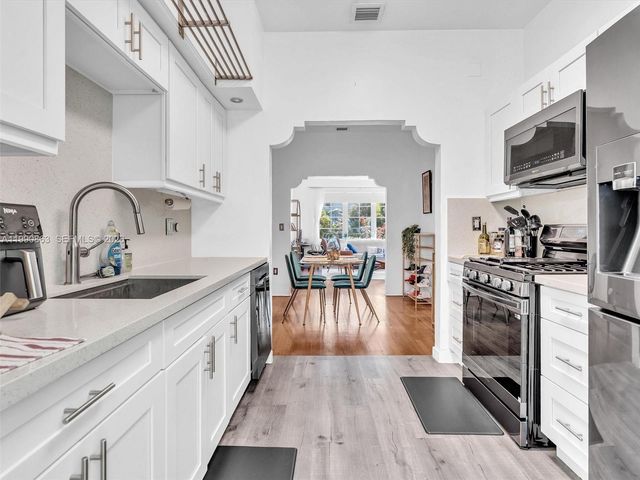 910 Lenox Ave 2, Miami Beach, FL 33139