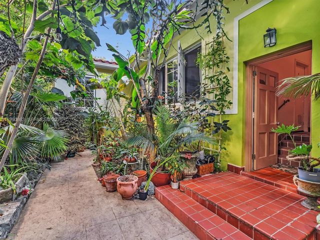 910 Lenox Ave 2, Miami Beach, FL 33139