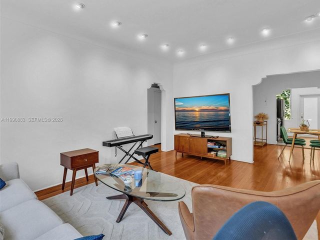 910 Lenox Ave 2, Miami Beach, FL 33139